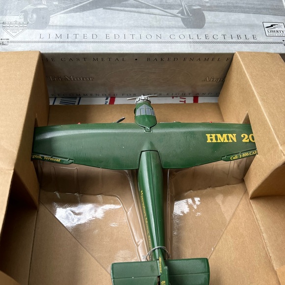 FORD MOTOR CO PLANE 5AT Tri-motor METAL SPEC CAST 1995 mfg toy airplane bank - Picture 3 of 9